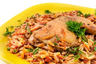 106. řecký recept 😍🇬🇷 Giouvetsi Kotopoulo – Kuřecí čtvrtky s kritharaki v rajčatové salse 🍅🍅 Nebo jakýkoliv jiný kousek...