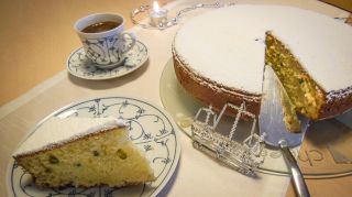 Novoroční řecký koláč Vasilopita 🇬🇷 Vasilopita (řecky: Βασιλόπιτα) 🇬🇷 je tradiční moučník, který se v Řecku krájí po...