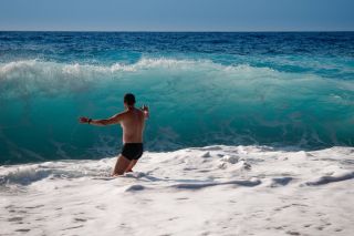 Rozbouřený Mylos Tak mě to nedá - musím vám prostě ukázat pláž Mylos v jeho rozjařené podobě. Fotil zeťák Stanley a jeho...